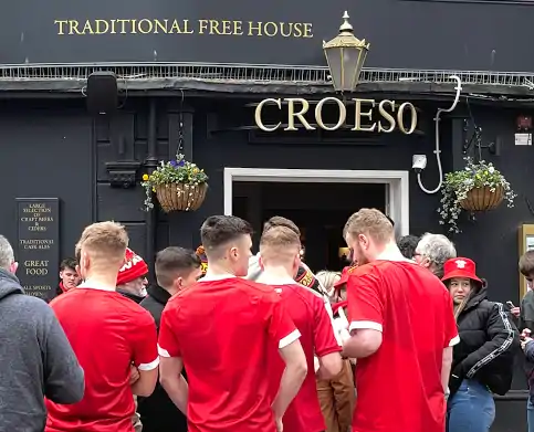 대기열 이론 대기열 관리 시스템의 비정형 대기열은 서비스 시간 및 평균 고객 도착 수에 따라 달라질 수 있으며, 이는 기하급수적으로 분포될 수 있습니다.