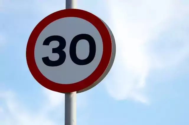 Speed Sign Warteraum für Website-Besucher gewährleistet informierten, fairen Zugang durch Steuerung des Verkehrsaufkommens