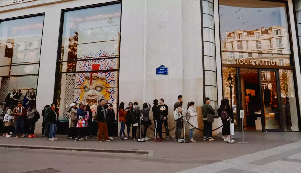 Virtual waiting room vs virtual queue management system